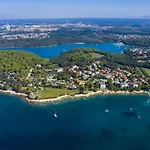 Seaside Lara شقة