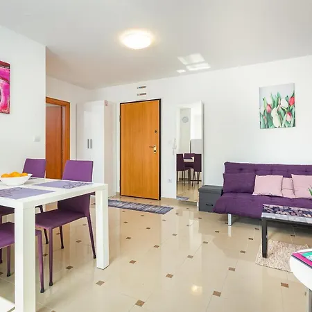 Seaside Lara Lägenhet *