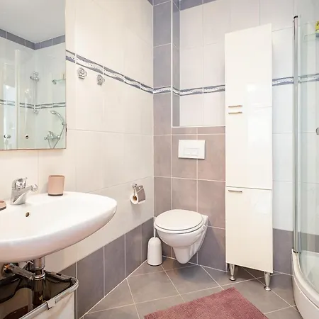 Seaside Lara Apartment